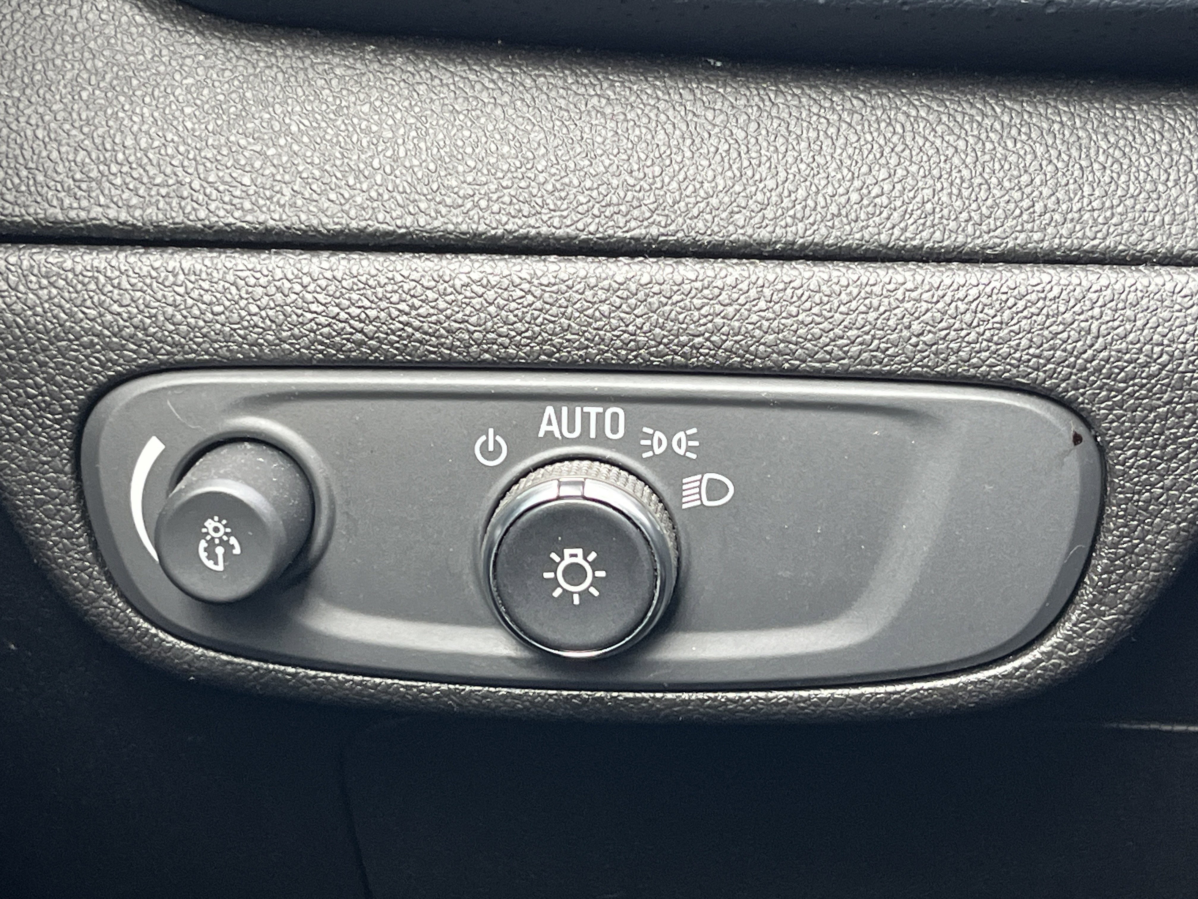 Used 2023 Chevrolet Bolt EUV Premier w/ Super Cruise Package image 16