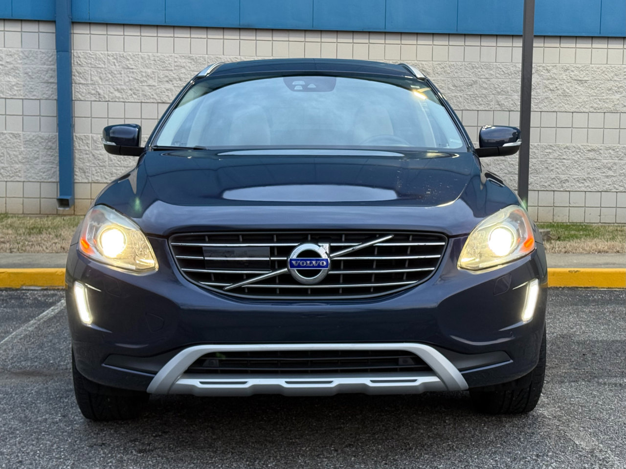 Used 2015 Volvo XC60 T5 Platinum image 2