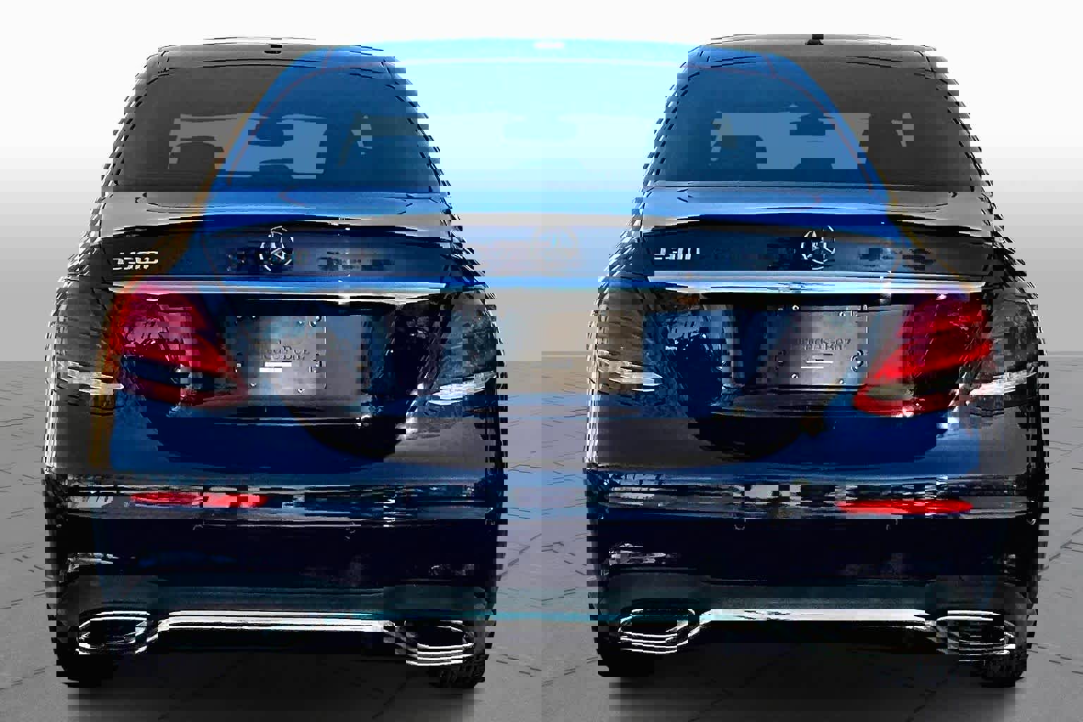 Used 2018 Mercedes-Benz E 300 image 4