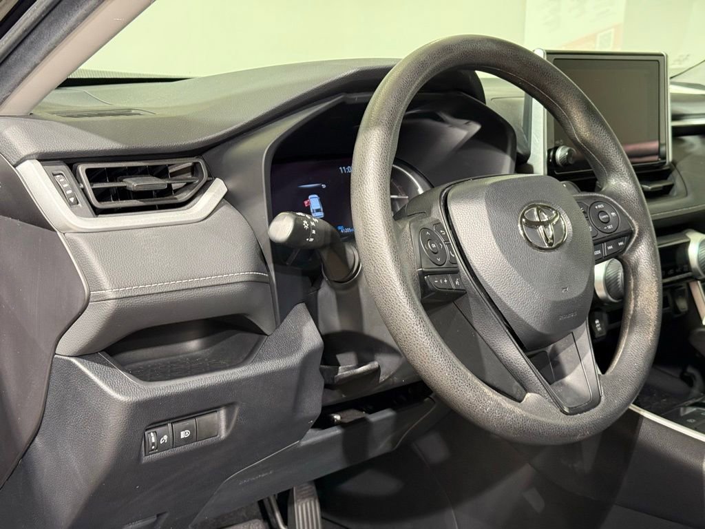 Certified 2023 Toyota RAV4 LE AWD/4WD image 17