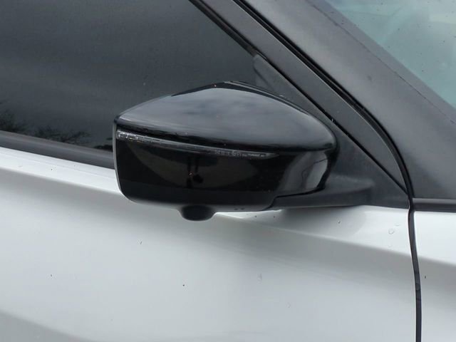 Used 2020 Nissan Kicks SR image 11