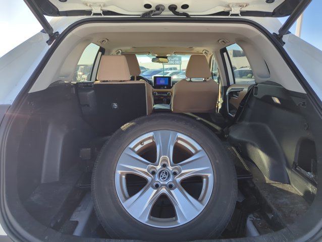 Used 2023 Toyota RAV4 XLE w/ Convenience Package FWD image 6