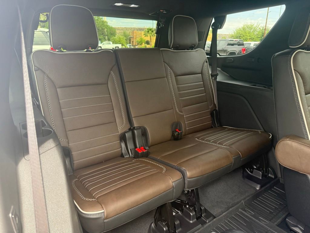 Used 2026 GMC Yukon Denali Ultimate w/ LPO, Floor Liner Package AWD/4WD image 22