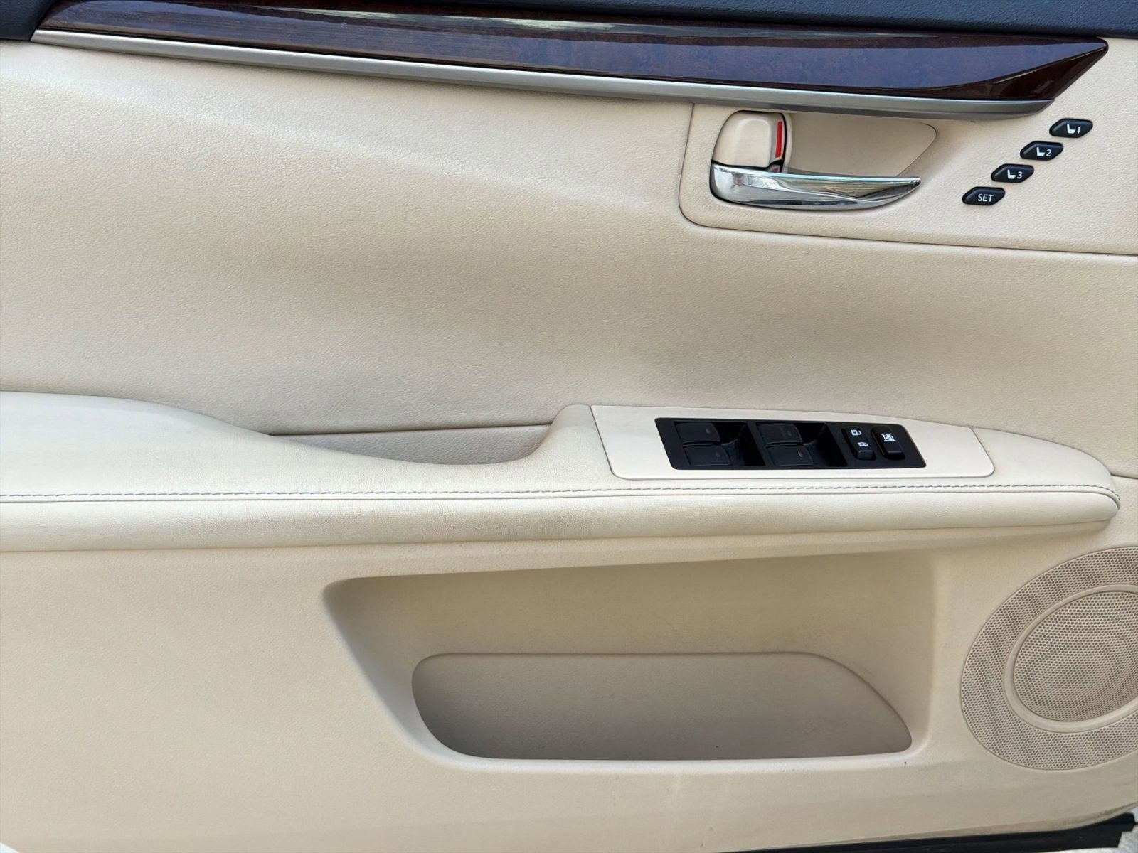 Used 2015 Lexus ES 350 w/ Luxury Package image 12