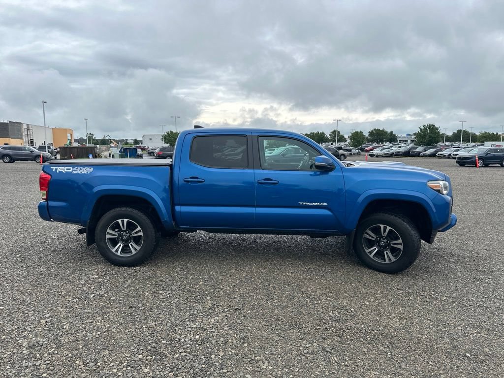 Used 2016 Toyota Tacoma TRD Sport w/ Towing Package AWD/4WD image 12