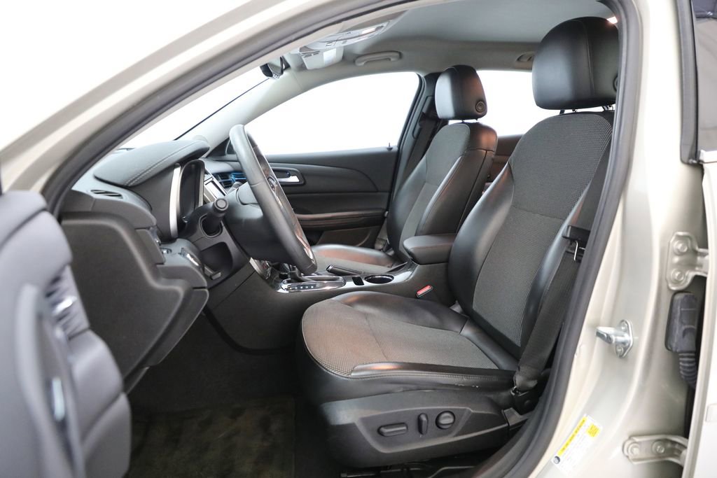 Used 2016 Chevrolet Malibu LT w/ Power Convenience Package FWD image 8