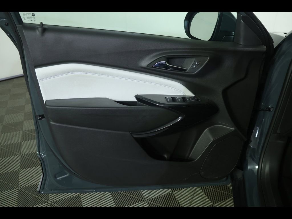 Used 2025 Chevrolet Trax LT w/ LT Convenience Package image 20