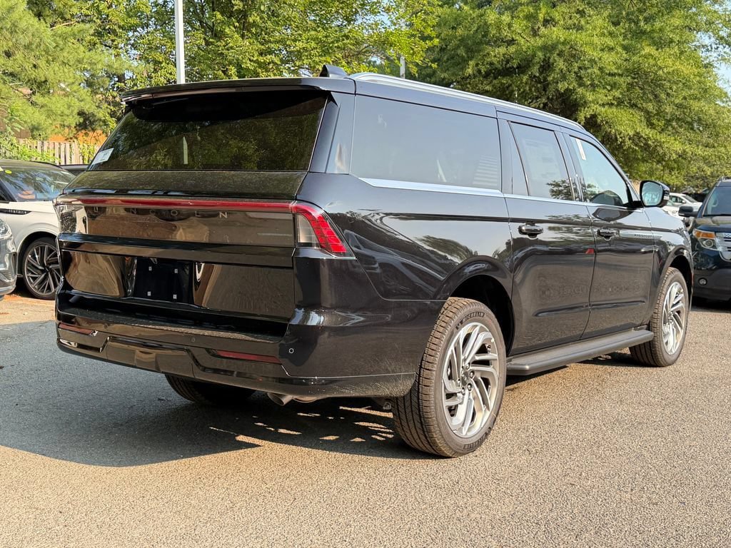 New 2027 Lincoln Navigator L Premier AWD/4WD image 5