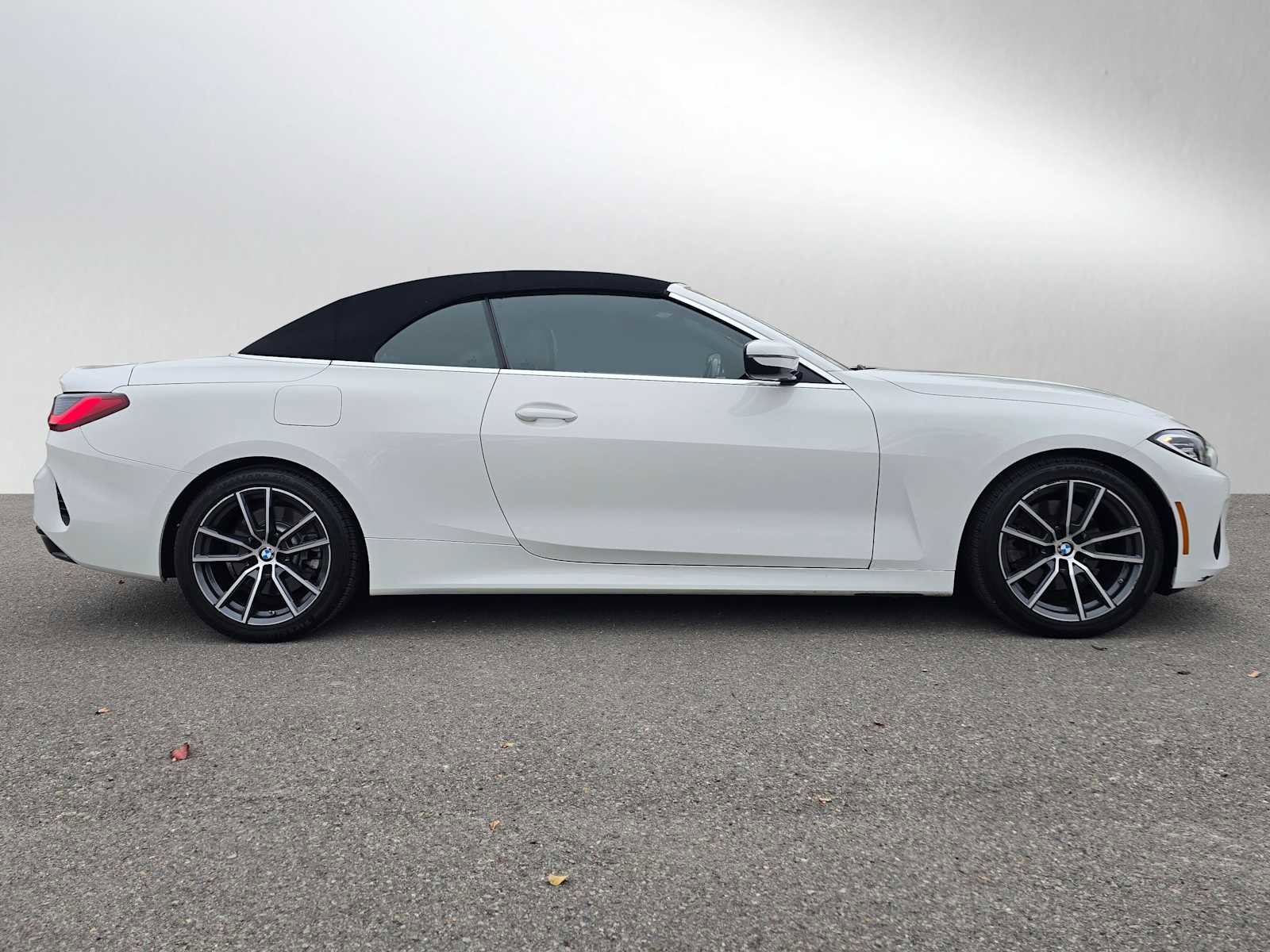 Used 2024 BMW 430i Convertible image 2