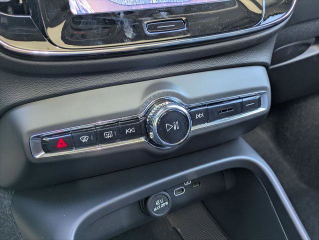 New 2026 Volvo XC40 B5 Ultra w/ Climate Package image 9