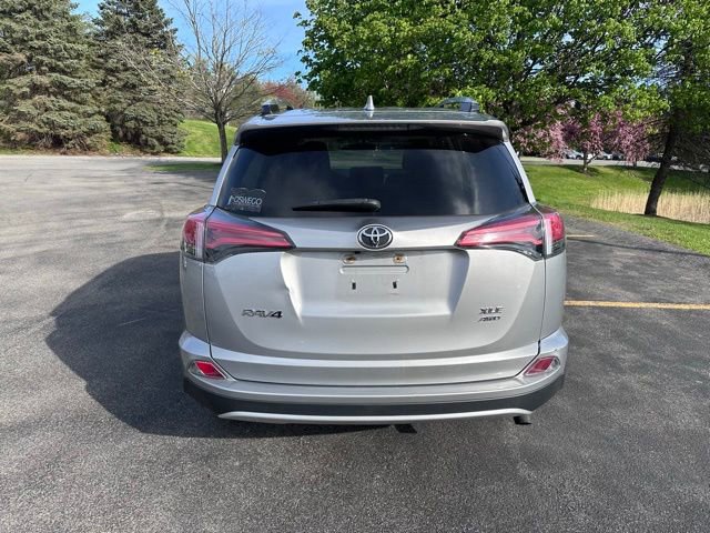 Used 2016 Toyota RAV4 XLE AWD/4WD image 4