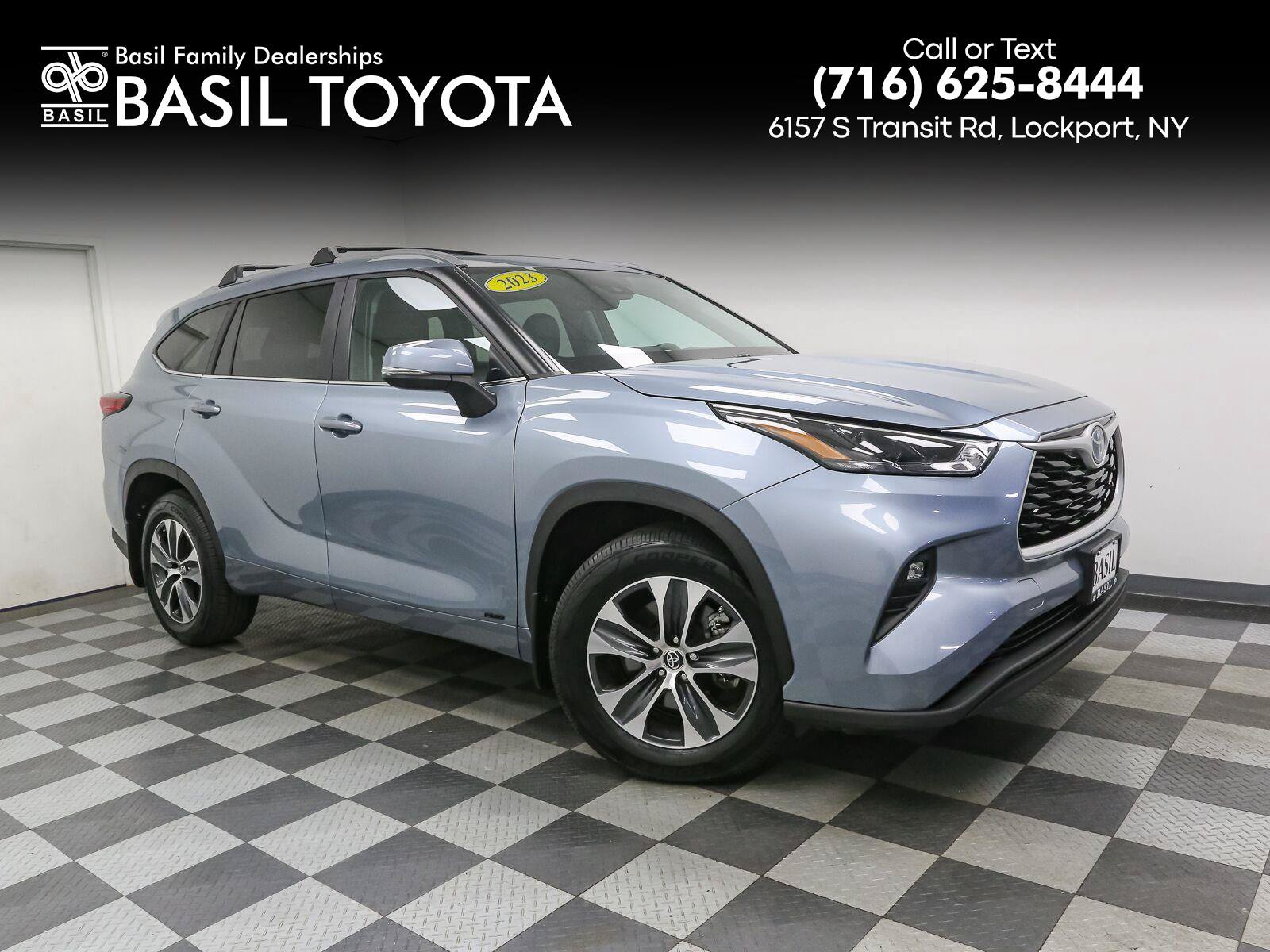 Used 2023 Toyota Highlander XLE AWD/4WD image 1