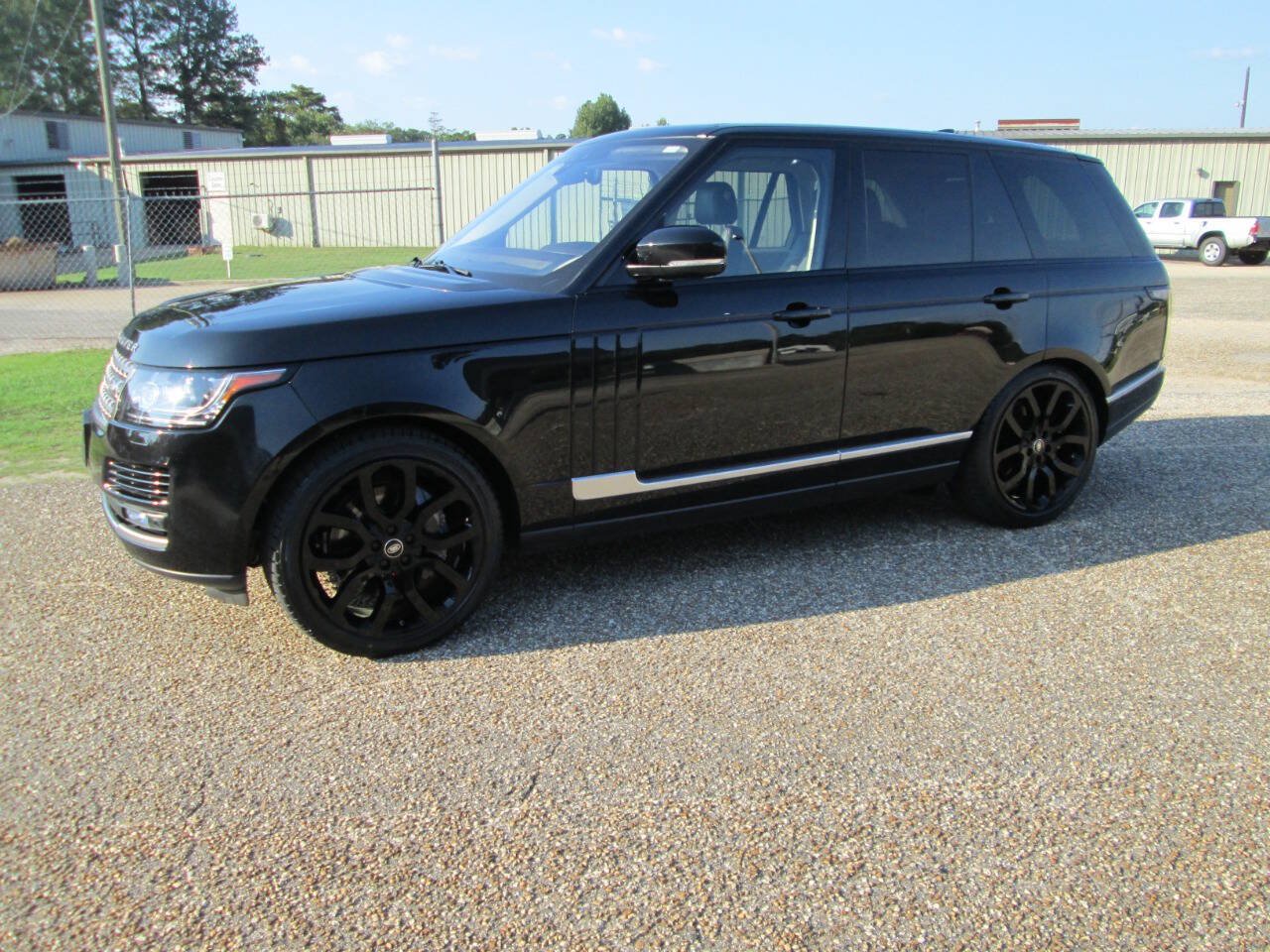 Used 2017 Land Rover Range Rover Supercharged AWD/4WD image 2