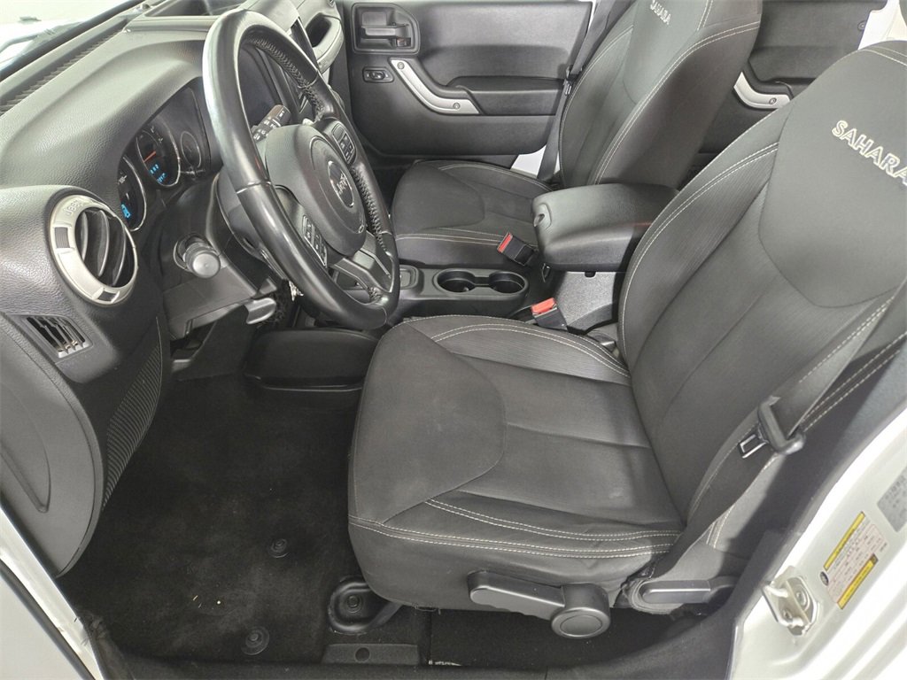 Used 2018 Jeep Wrangler Unlimited Sahara w/ Connectivity Group image 14