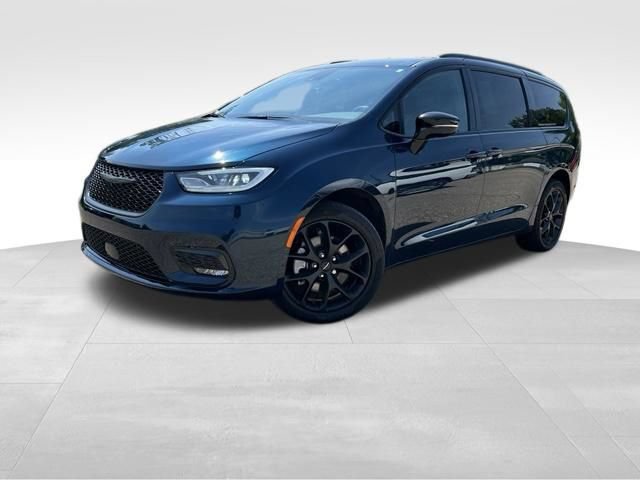 Used 2023 Chrysler Pacifica Limited w/ S Appearance Package AWD/4WD image 1