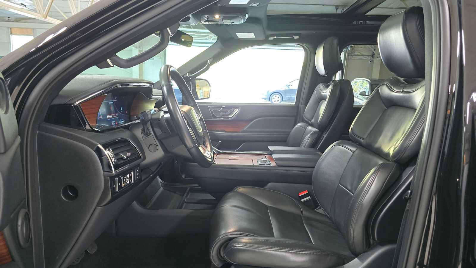 Used 2024 Lincoln Navigator L Premiere image 22