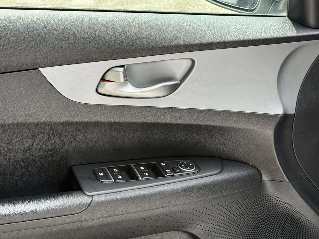 Used 2022 Kia Forte LXS FWD image 22