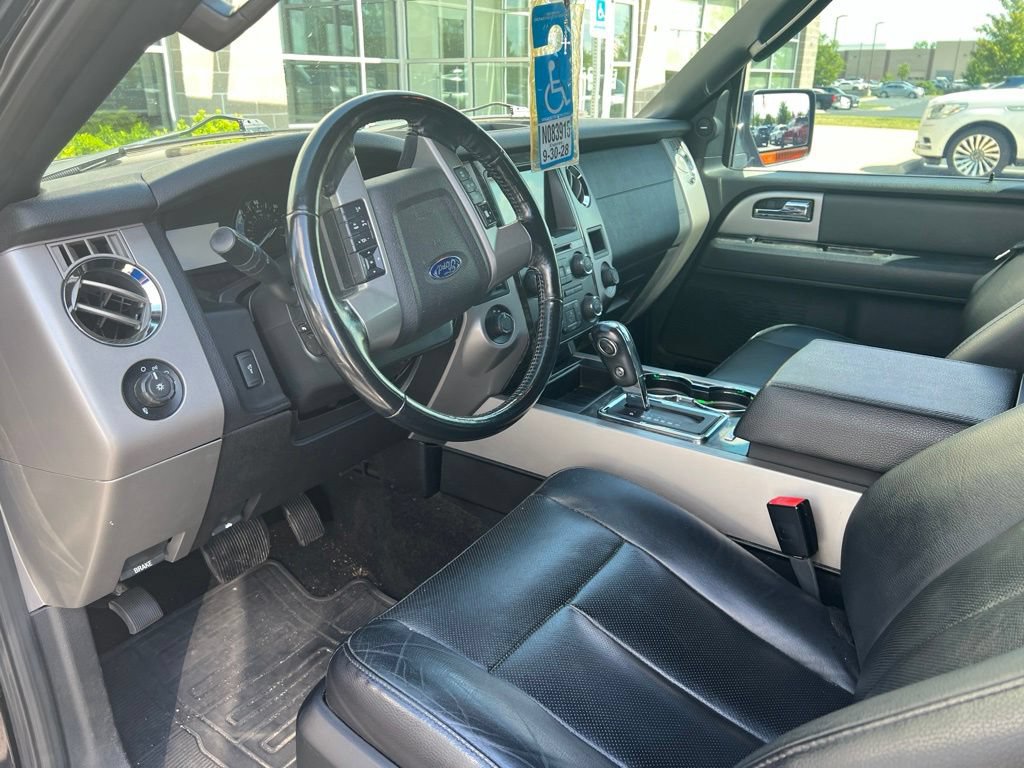 Used 2017 Ford Expedition Limited w/ Equipment Group 301A AWD/4WD image 5