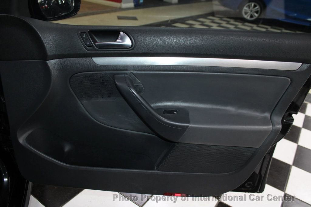 Used 2009 Volkswagen GTI 4-Door image 26