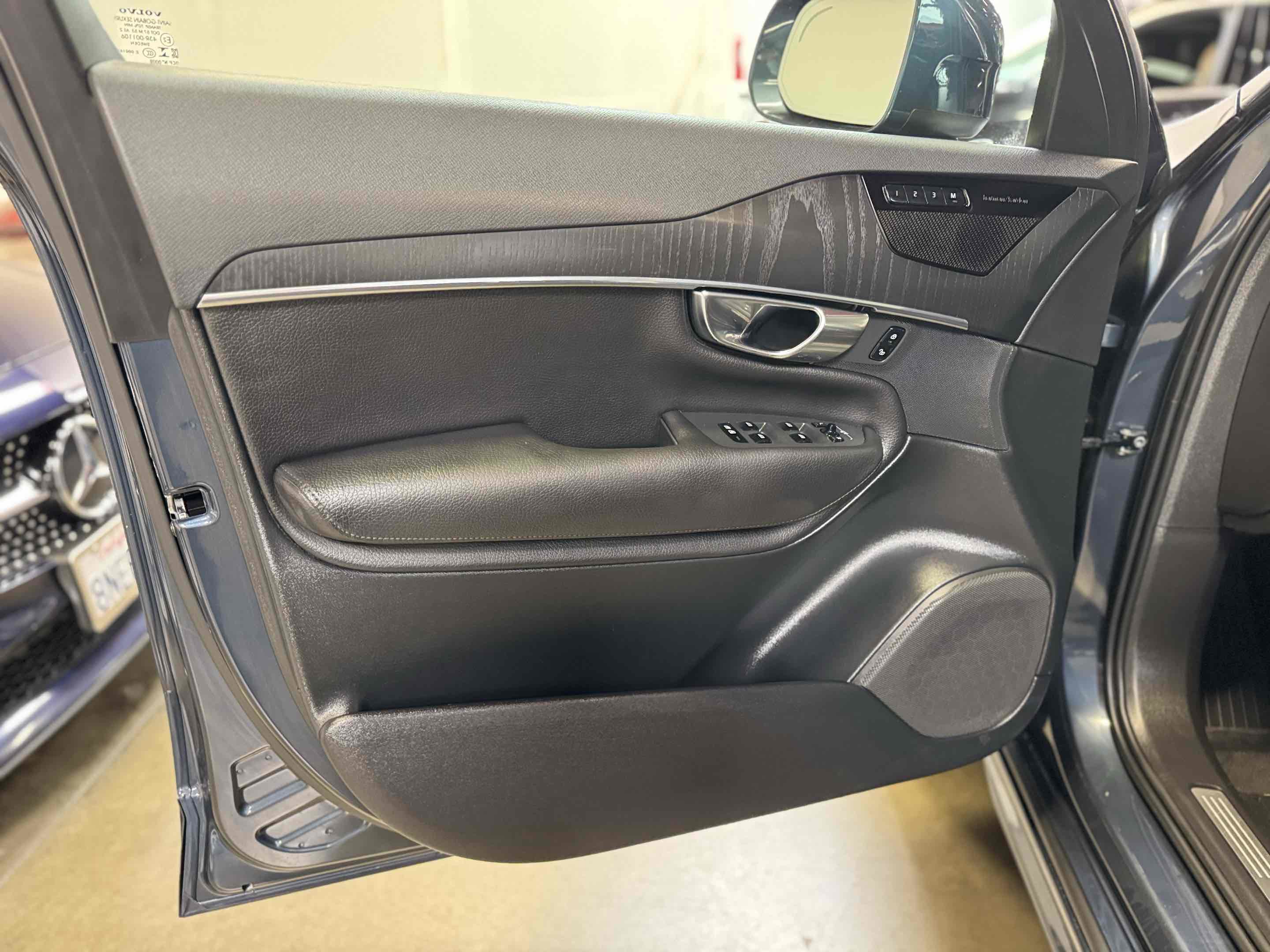 Used 2020 Volvo XC90 T8 Momentum w/ Protection Package Premier AWD/4WD image 24