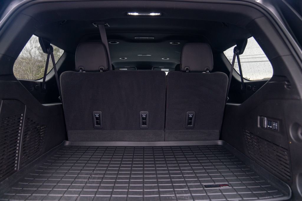 Used 2025 GMC Yukon XL AT4 image 6