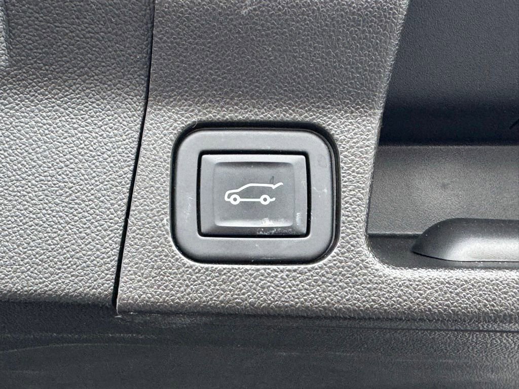 Used 2022 GMC Acadia Denali w/ Black Diamond Edition FWD image 13