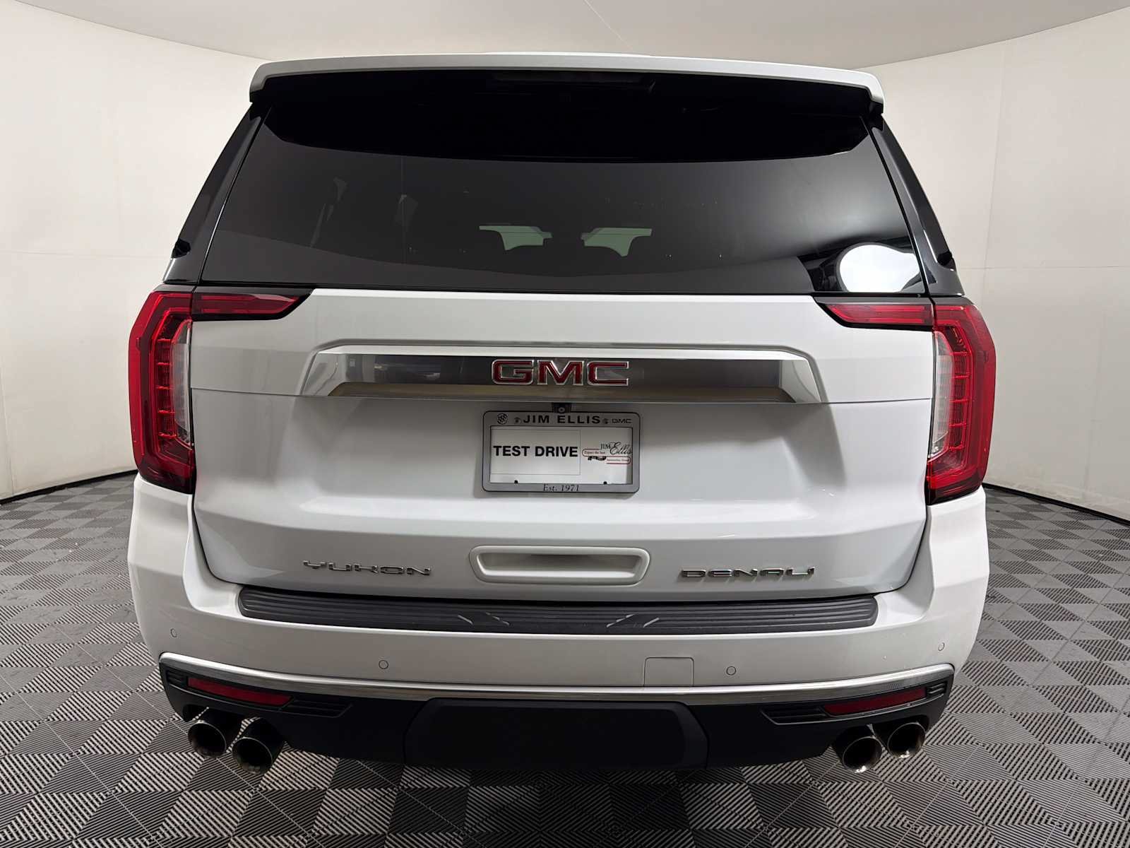 Used 2024 GMC Yukon XL Denali RWD image 5