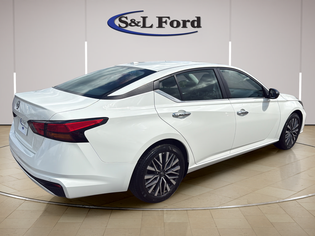 Used 2025 Nissan Altima 2.5 SV FWD image 8