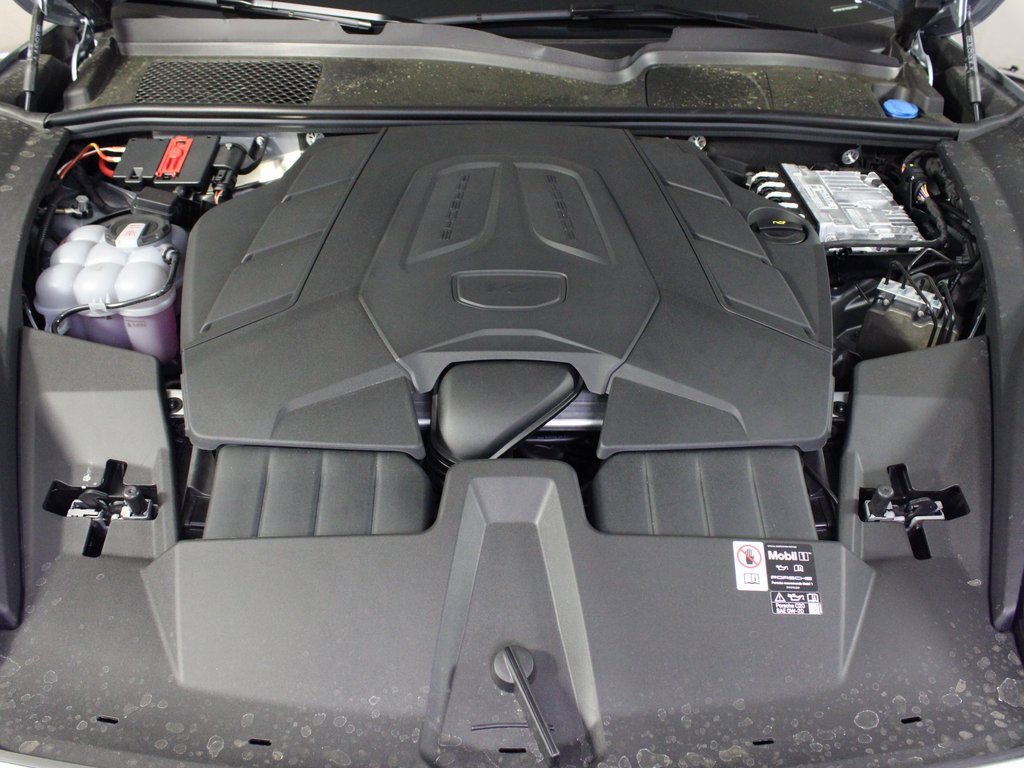 Certified 2025 Porsche Cayenne Coupe image 42