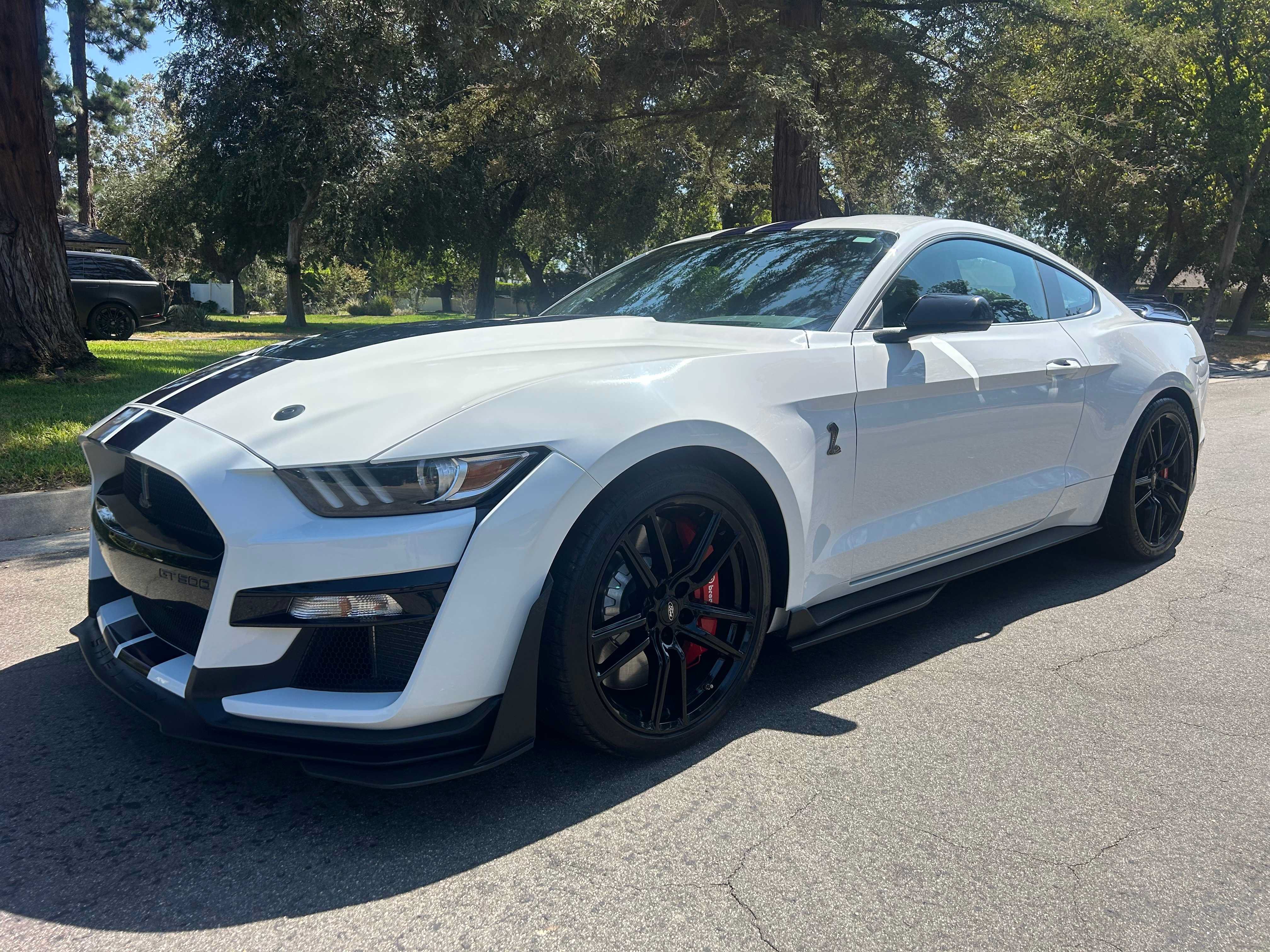 Used 2020 Ford Mustang Shelby GT500 w/ Technology Package RWD image 3