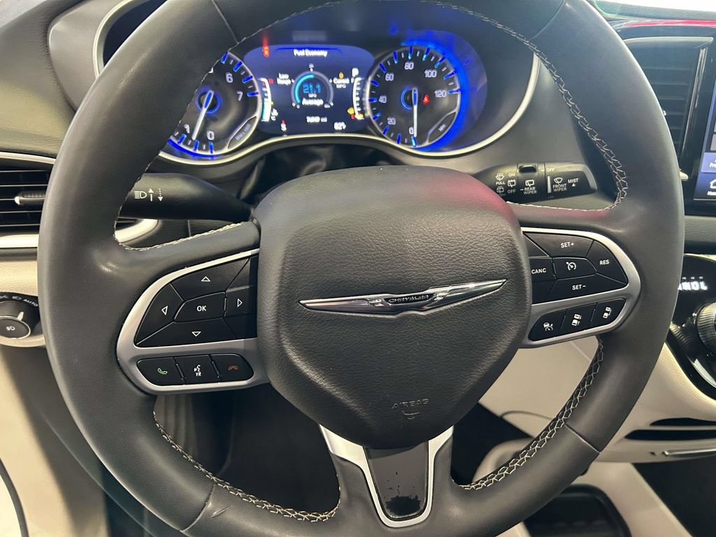 Used 2024 Chrysler Pacifica Touring-L FWD image 18