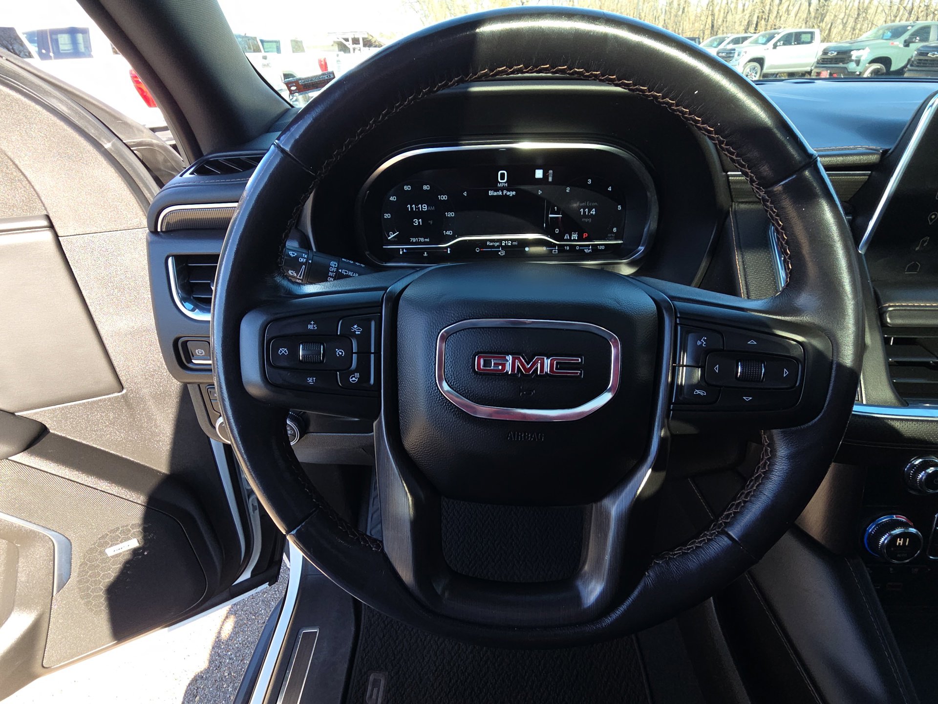 Used 2023 GMC Yukon XL AT4 w/ Technology Package image 17