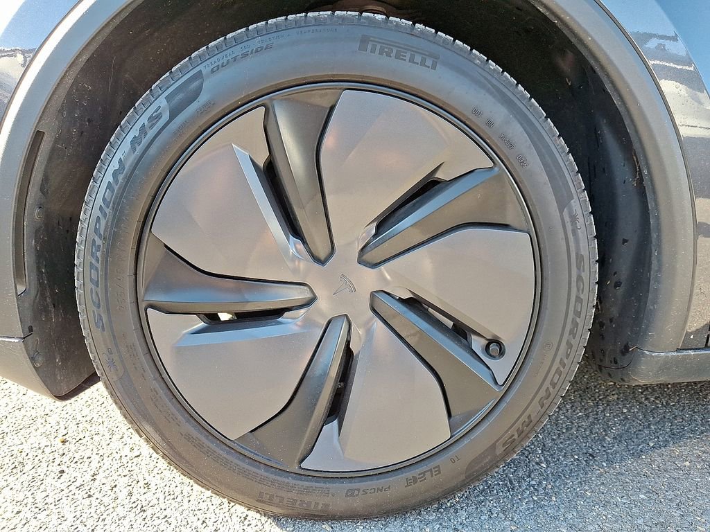 Used 2026 Tesla Model Y Long Range image 5