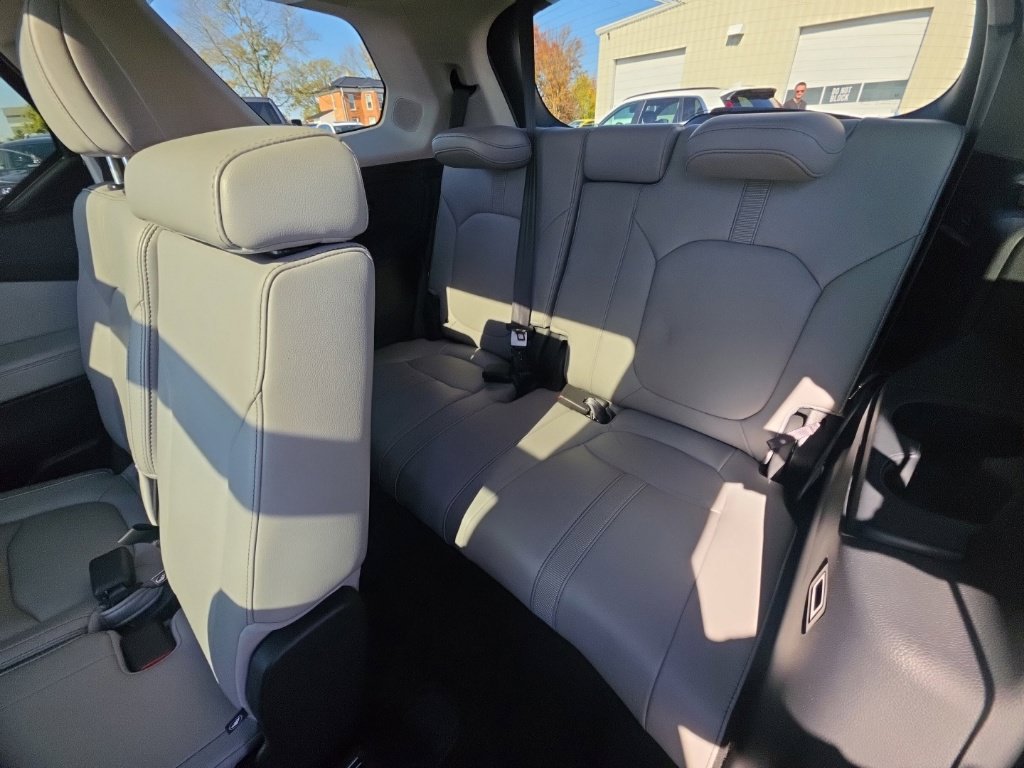 Certified 2025 Honda Pilot Touring image 29