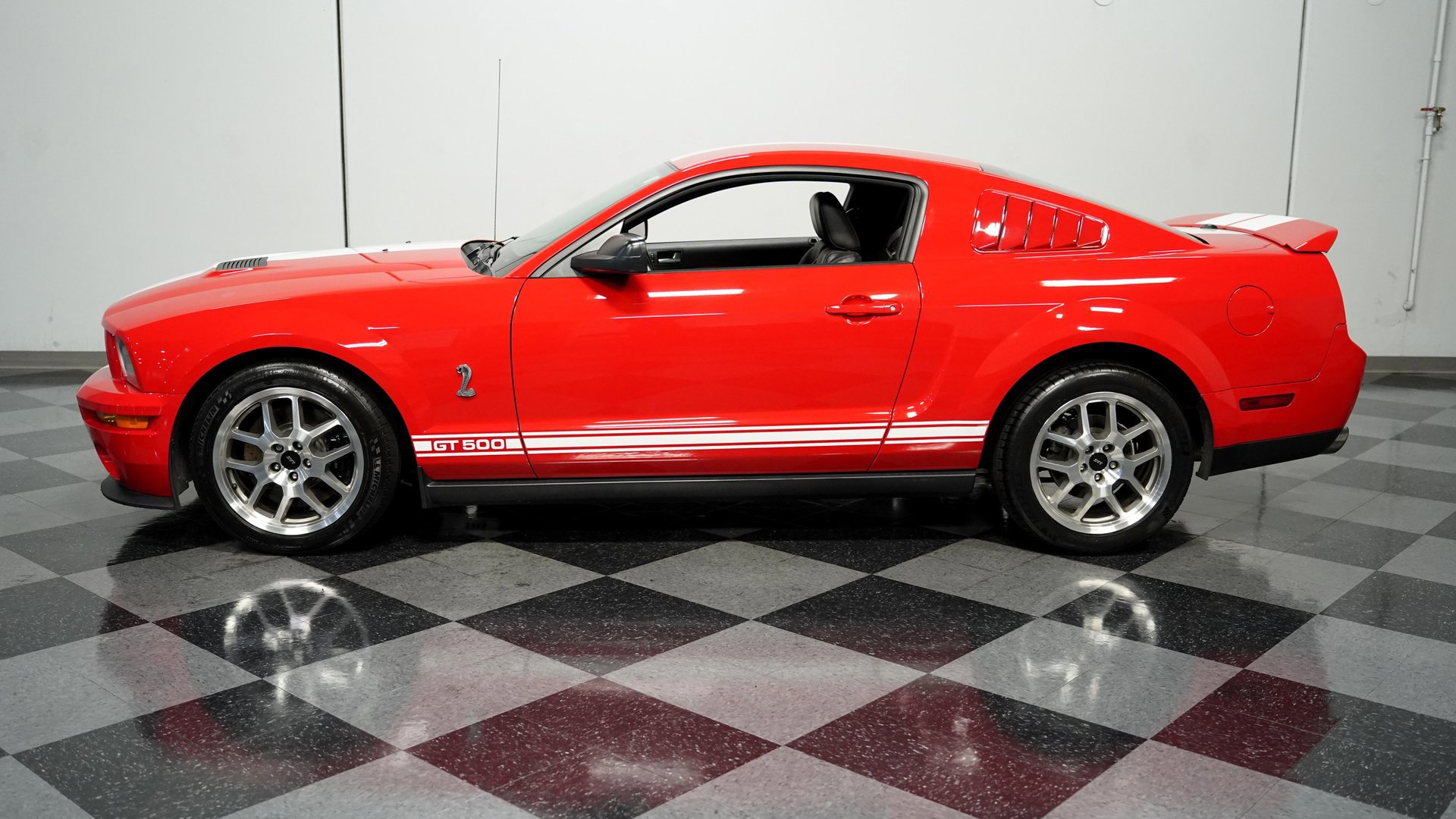 Used 2009 Ford Mustang Shelby GT500 RWD image 2