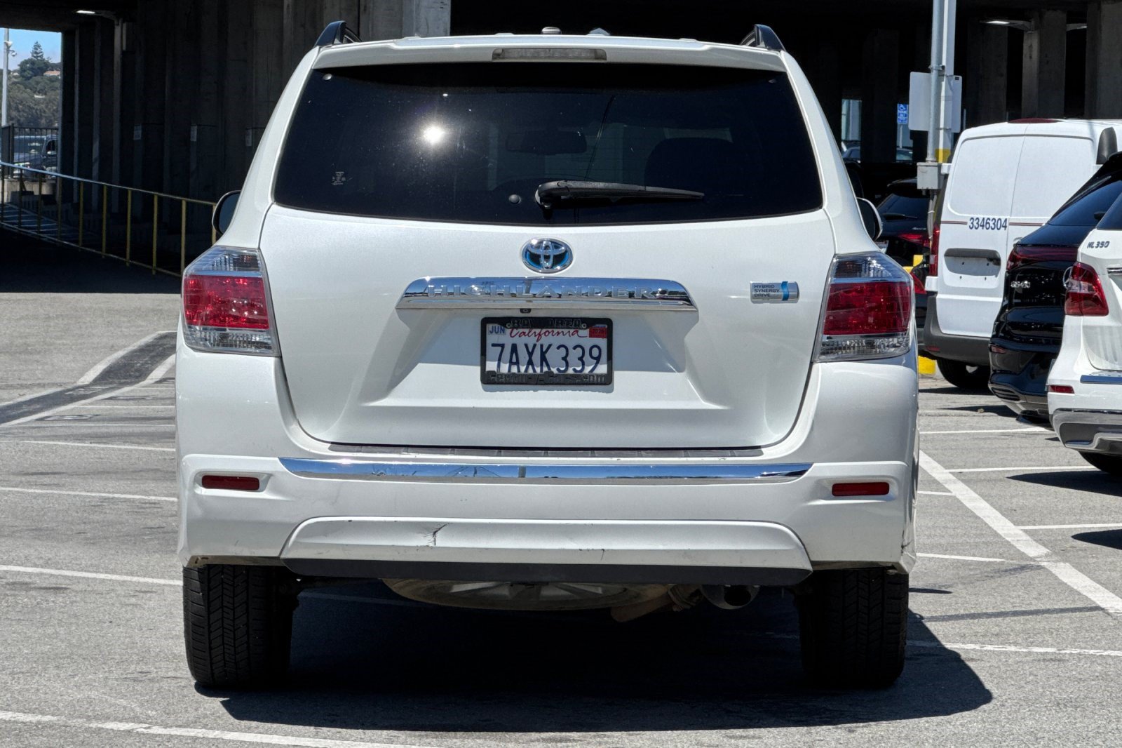 Used 2013 Toyota Highlander 4WD Hybrid w/ Leather Premium Pkg image 10