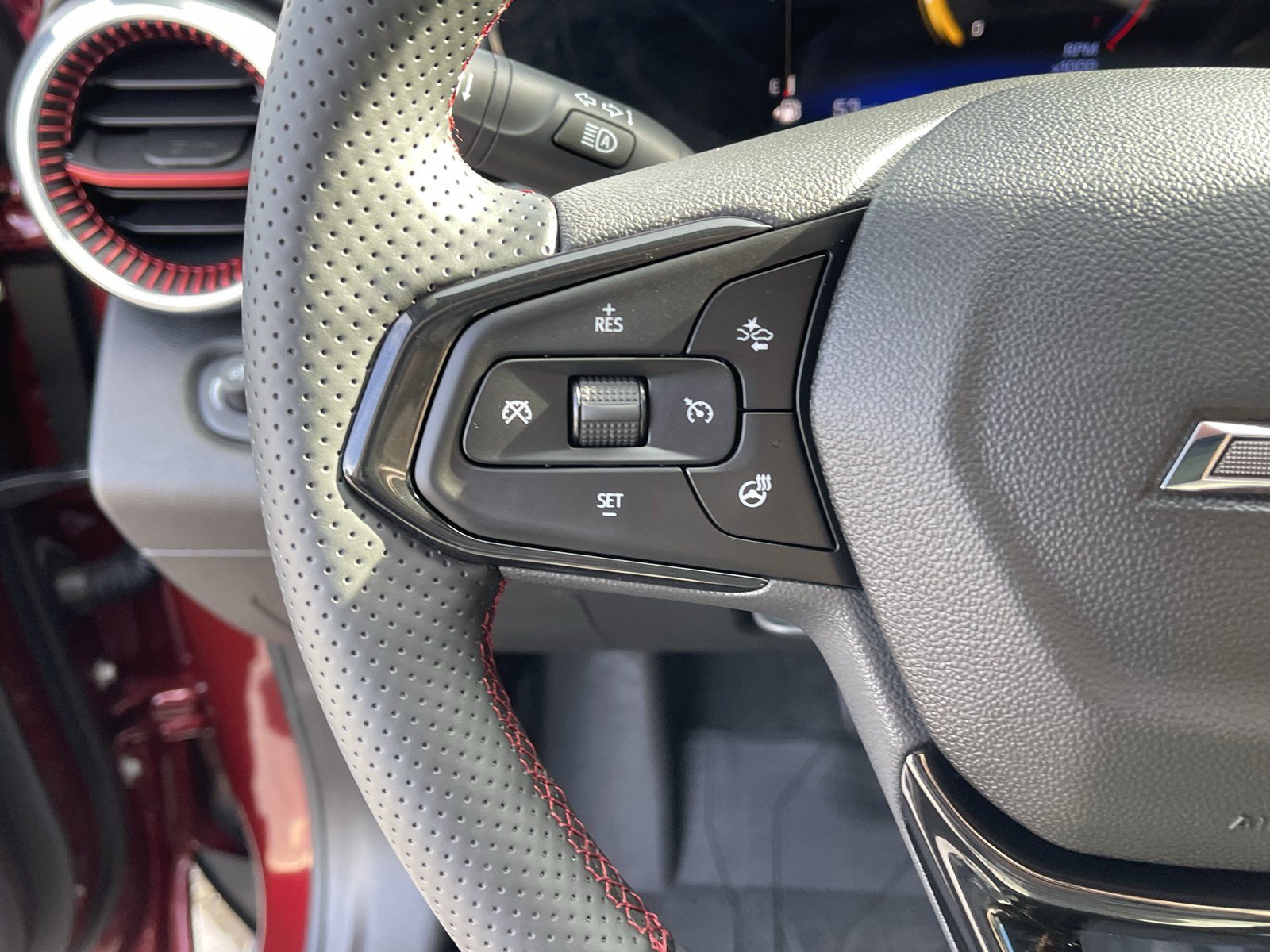 Used 2024 Chevrolet Trax RS w/ Sunroof Package FWD image 24