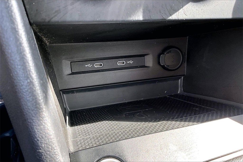 Certified 2022 Volkswagen Taos SE w/ Panoramic Sunroof Package image 29