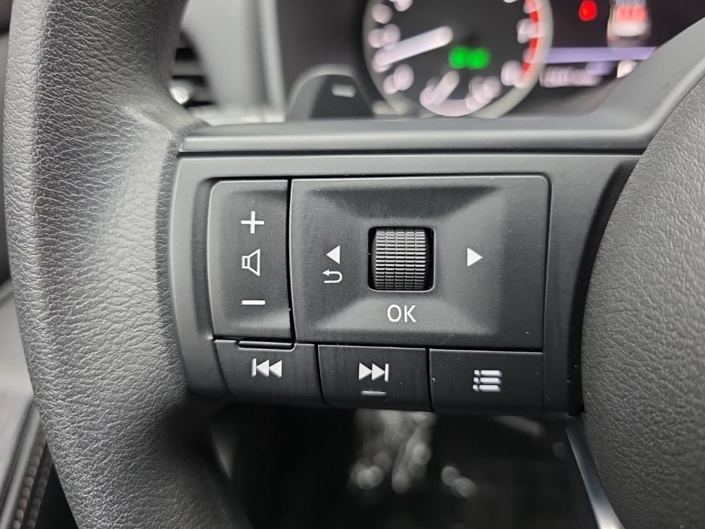 Used 2024 Nissan Rogue SV AWD/4WD image 24
