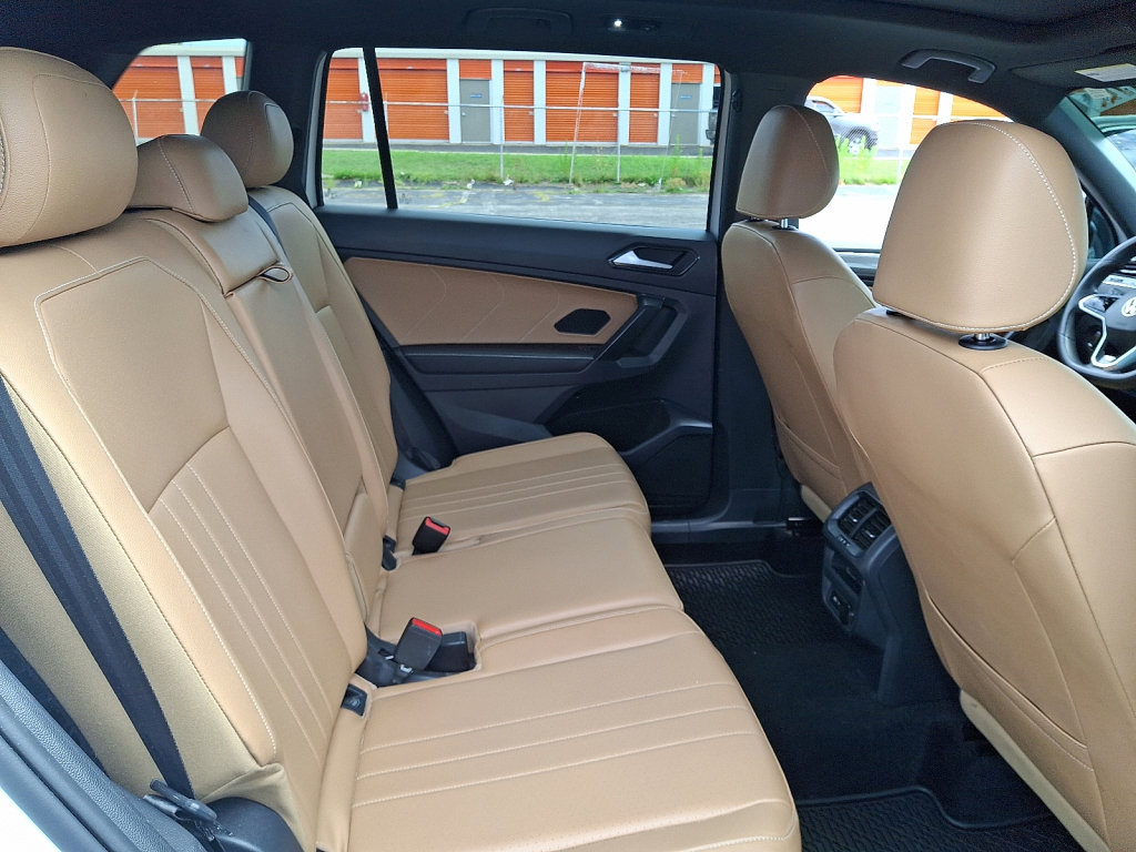 Used 2022 Volkswagen Tiguan SE R-Line image 15