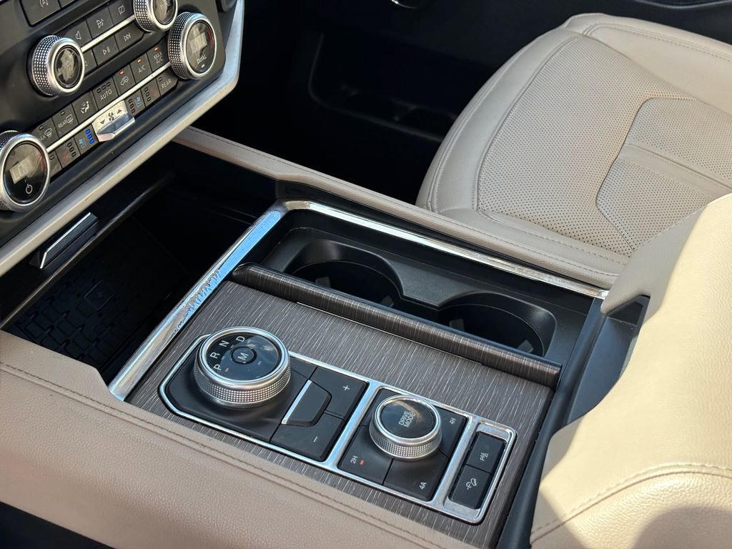 Used 2024 Ford Expedition Limited image 12