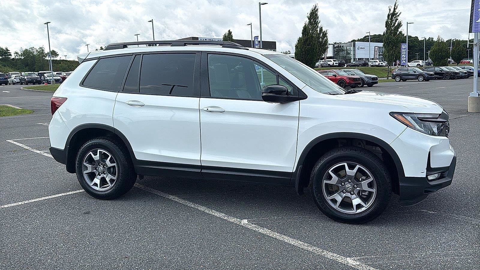 Used 2023 Honda Passport TrailSport image 3