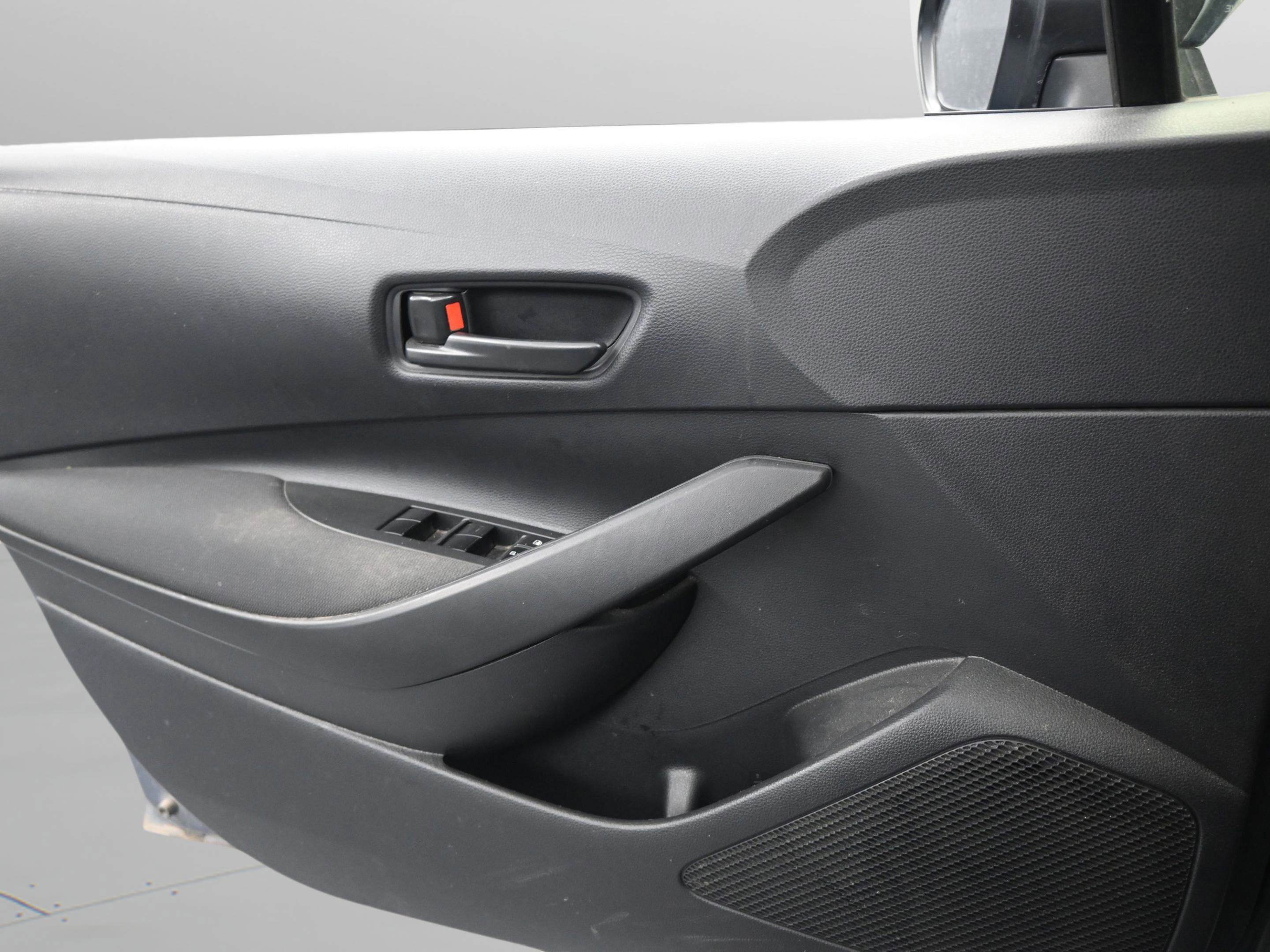 Certified 2025 Toyota Corolla LE image 32