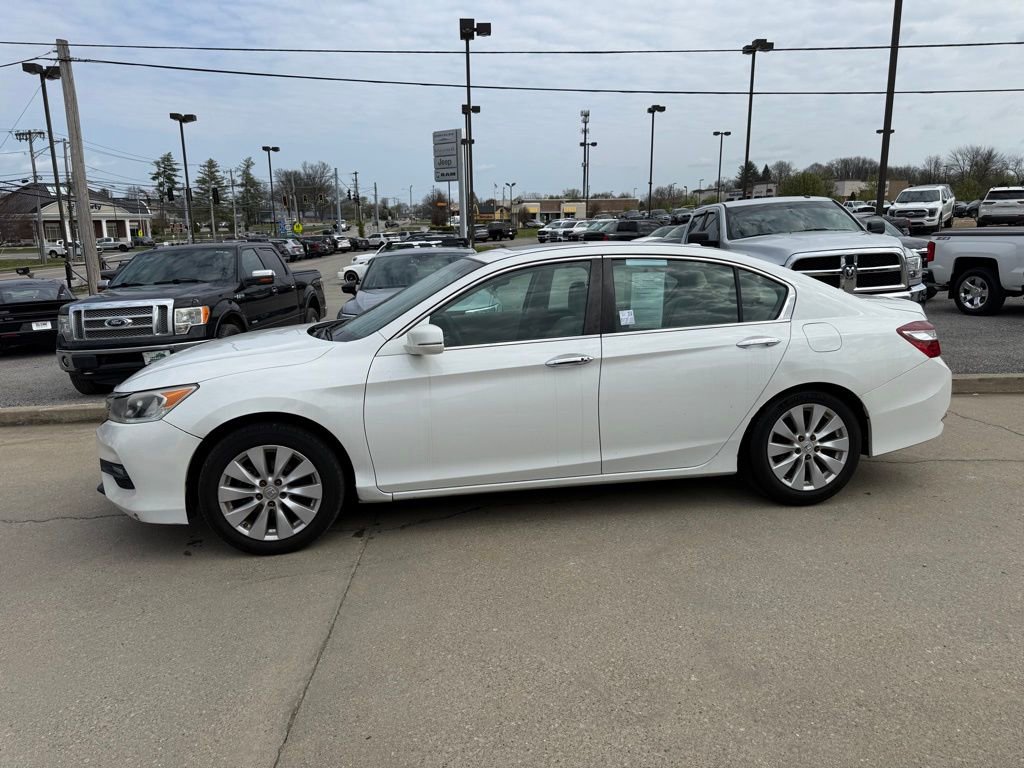Used 2017 Honda Accord EX image 9
