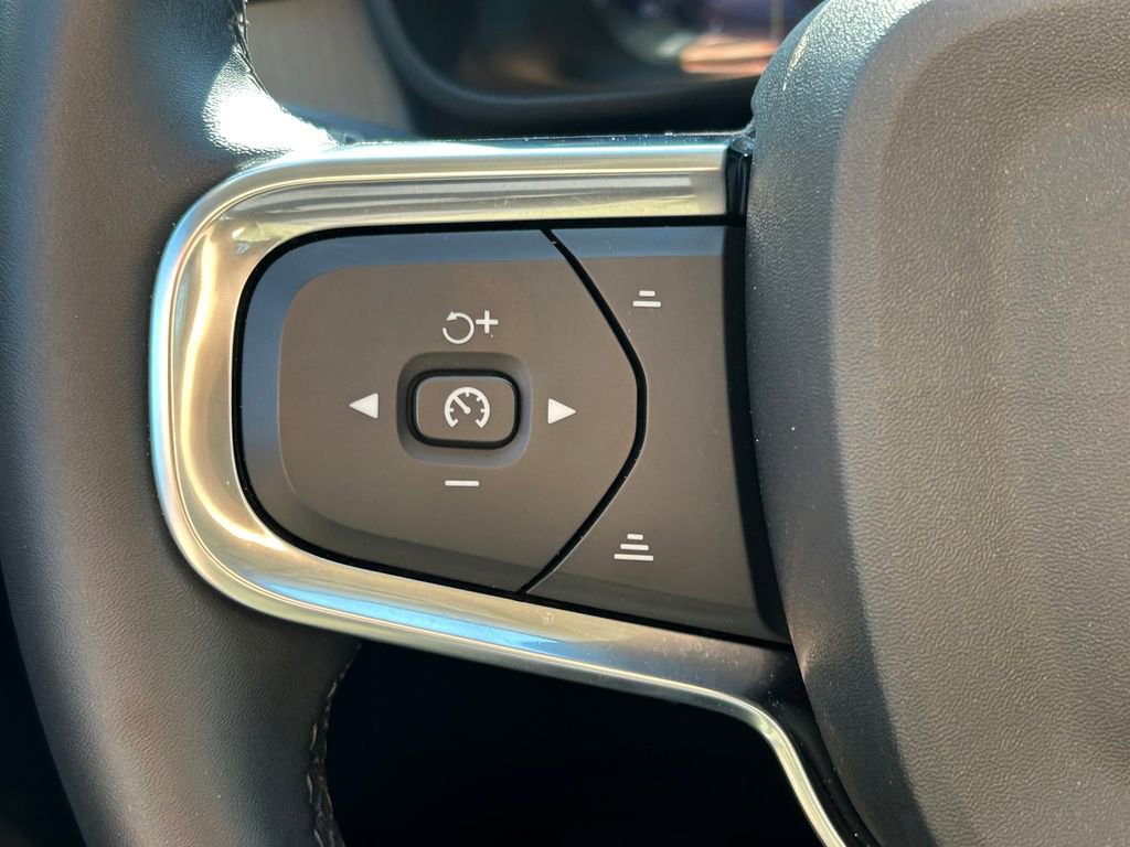 Used 2025 Volvo XC40 B5 Core w/ Protection Package Premier image 34