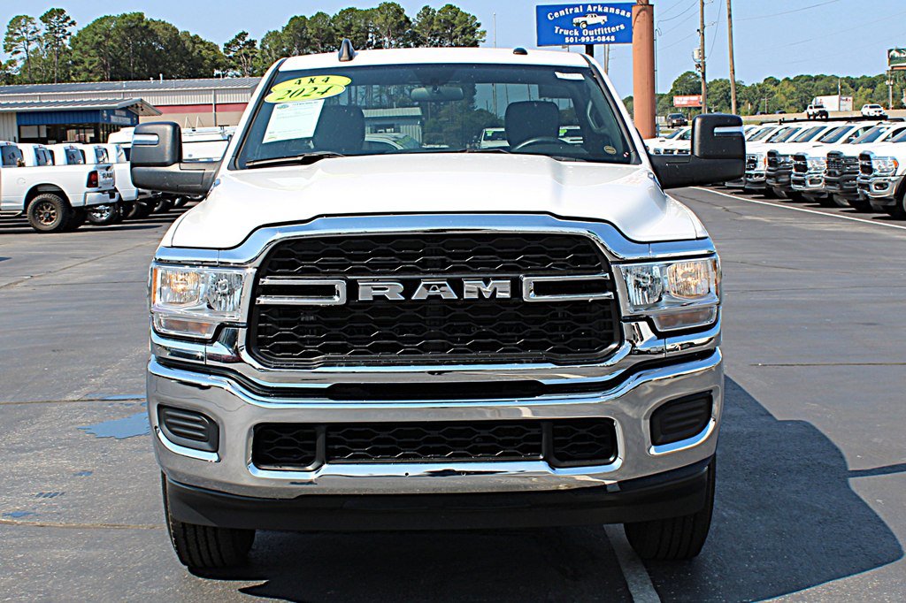 Used 2024 RAM 2500 Tradesman w/ Chrome Appearance Group AWD/4WD image 9