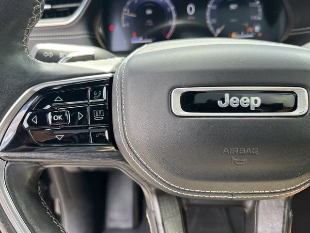 Certified 2022 Jeep Grand Cherokee Overland w/ Luxury Tech Group IV AWD/4WD image 36