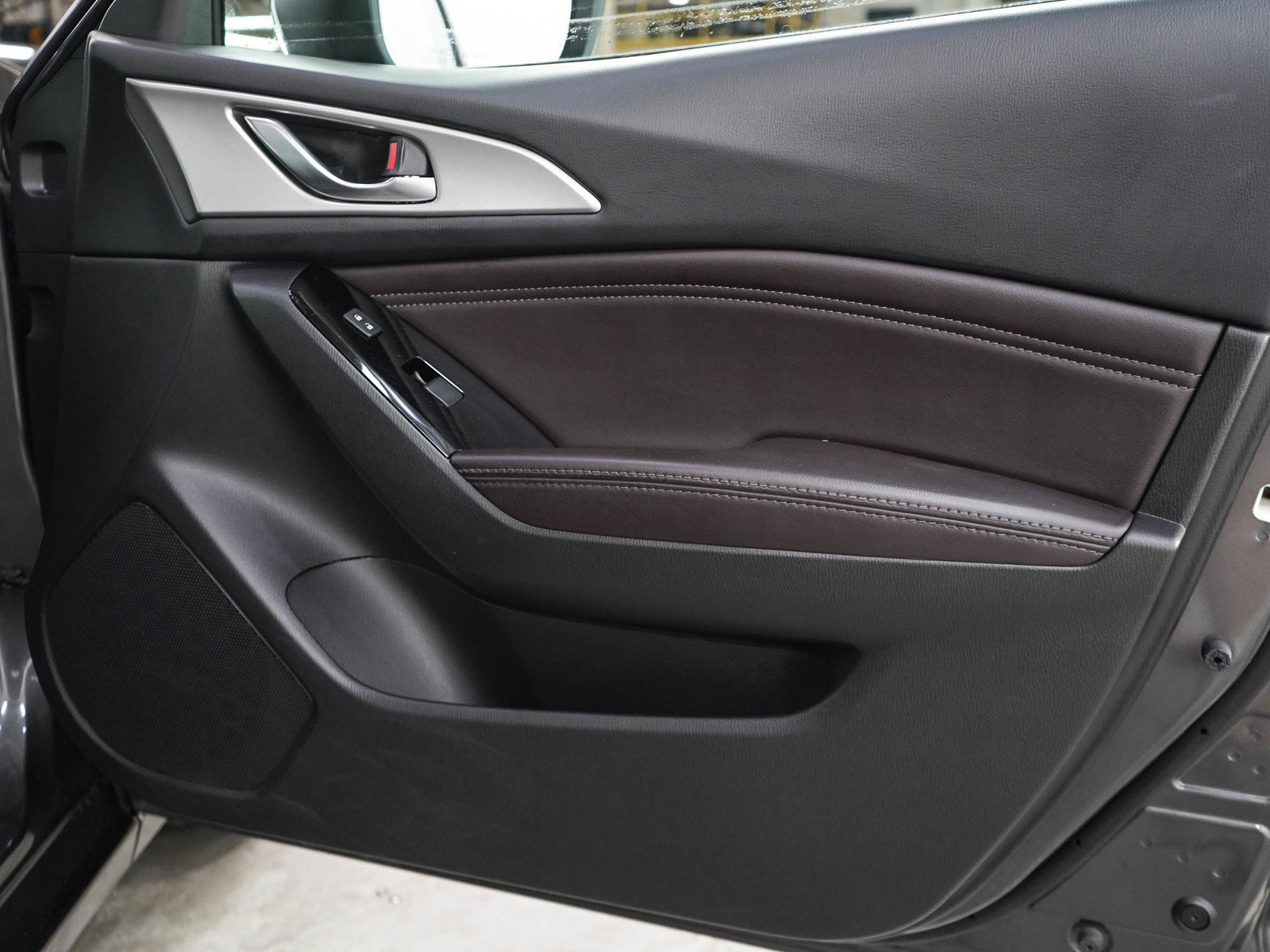 Used 2017 MAZDA MAZDA3 Touring FWD image 9