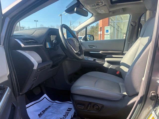 Used 2023 Toyota Sienna XLE image 16