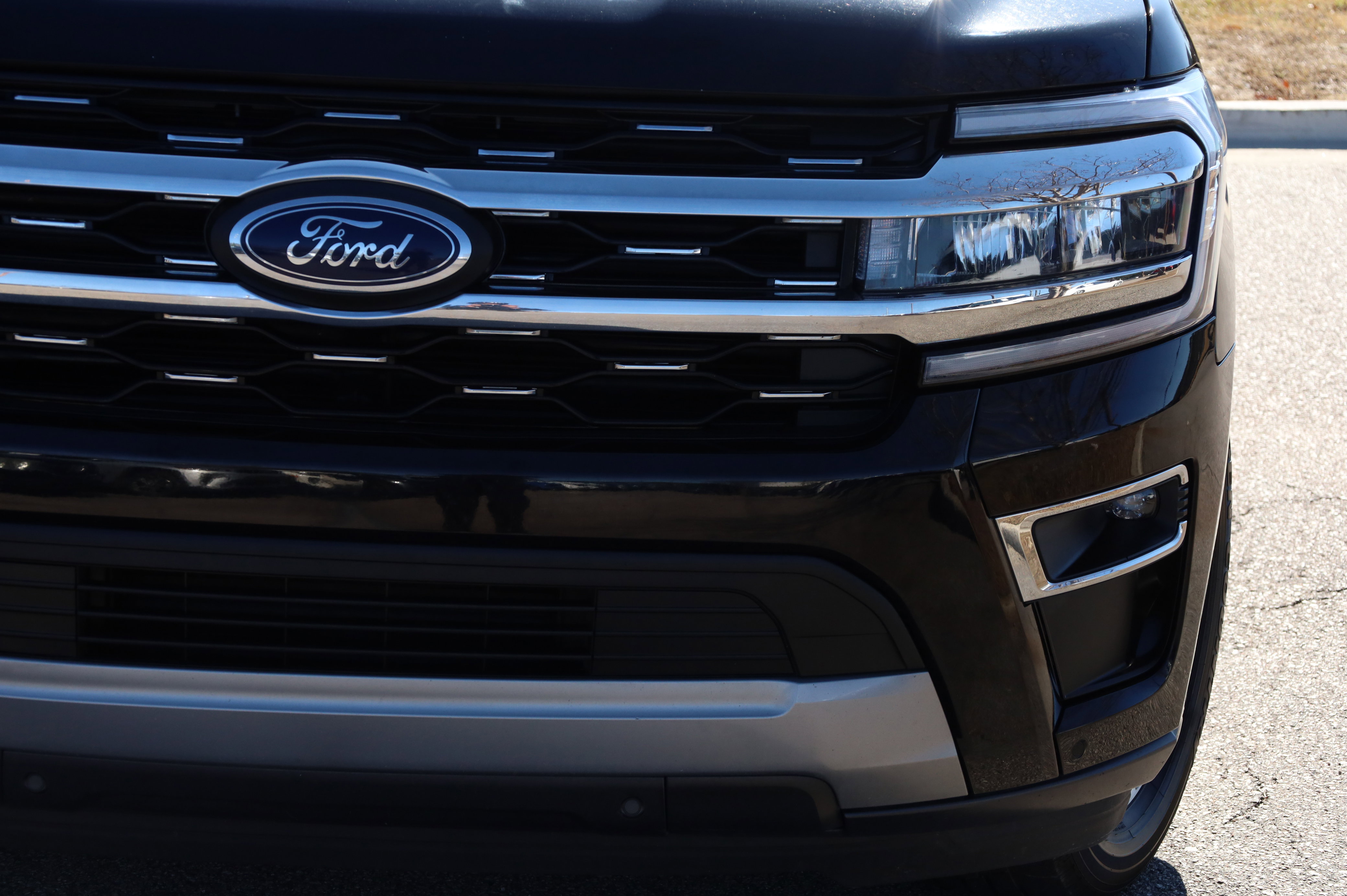 Used 2024 Ford Expedition Max Limited image 14